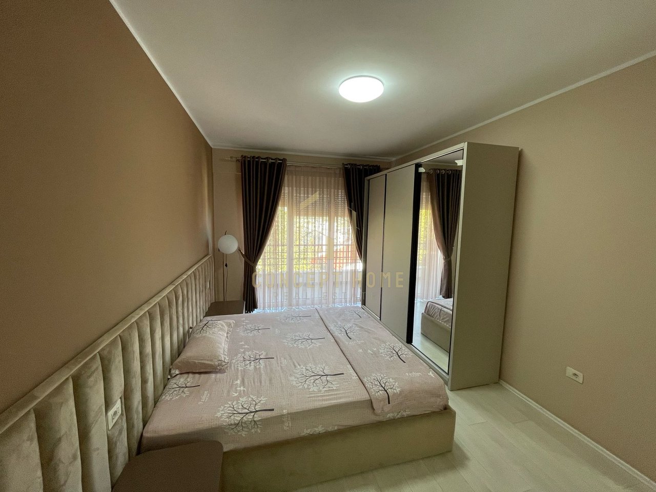 Jepet me qera apartament 3+1+2 tek Liqeni i Thate