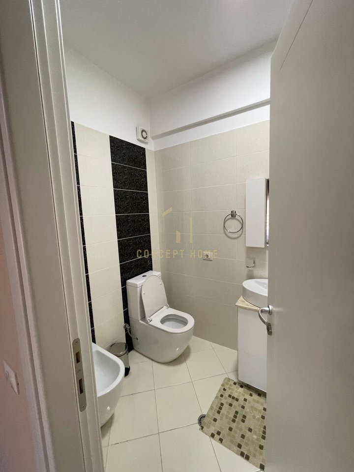 Jepet me qera apartament 3+1+2 tek Liqeni i Thate