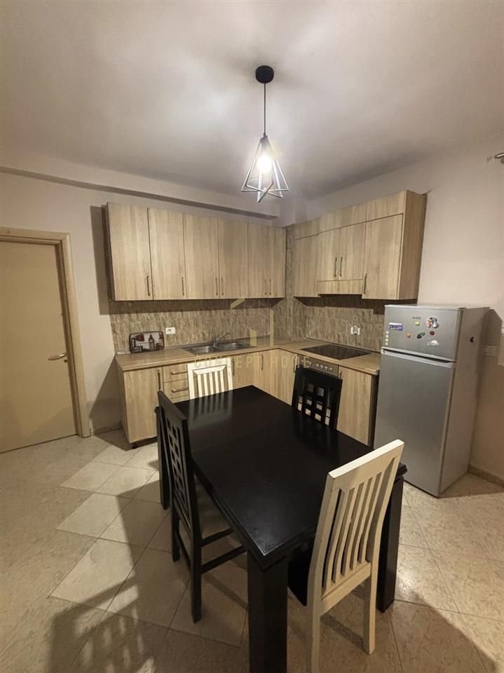 Jepet me qera apartament 2+1 Tek Zogu i Zi