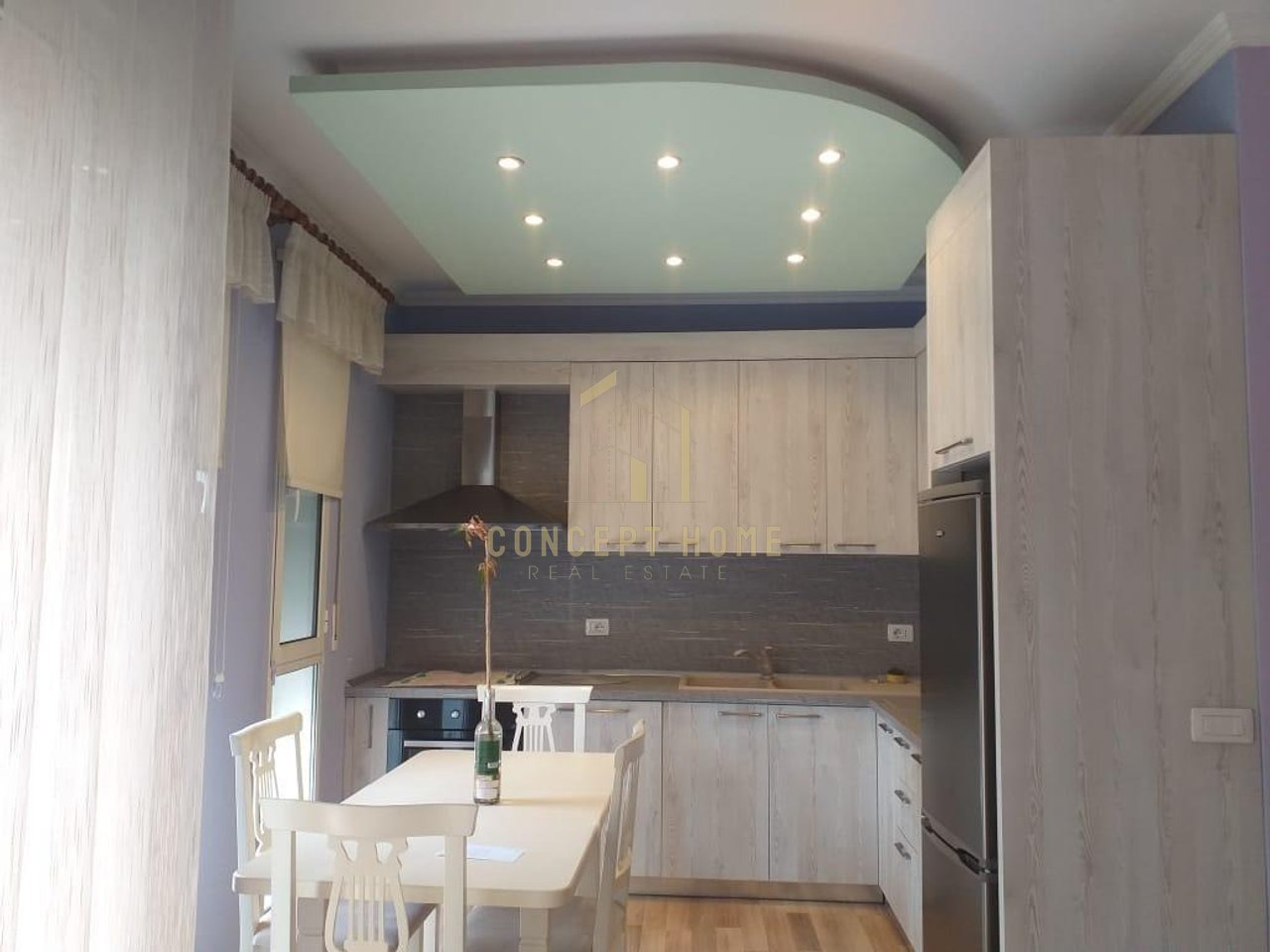 Jepet me qera apartament 1+1 te Pazari i Ri/Cmimi: 700 Euro