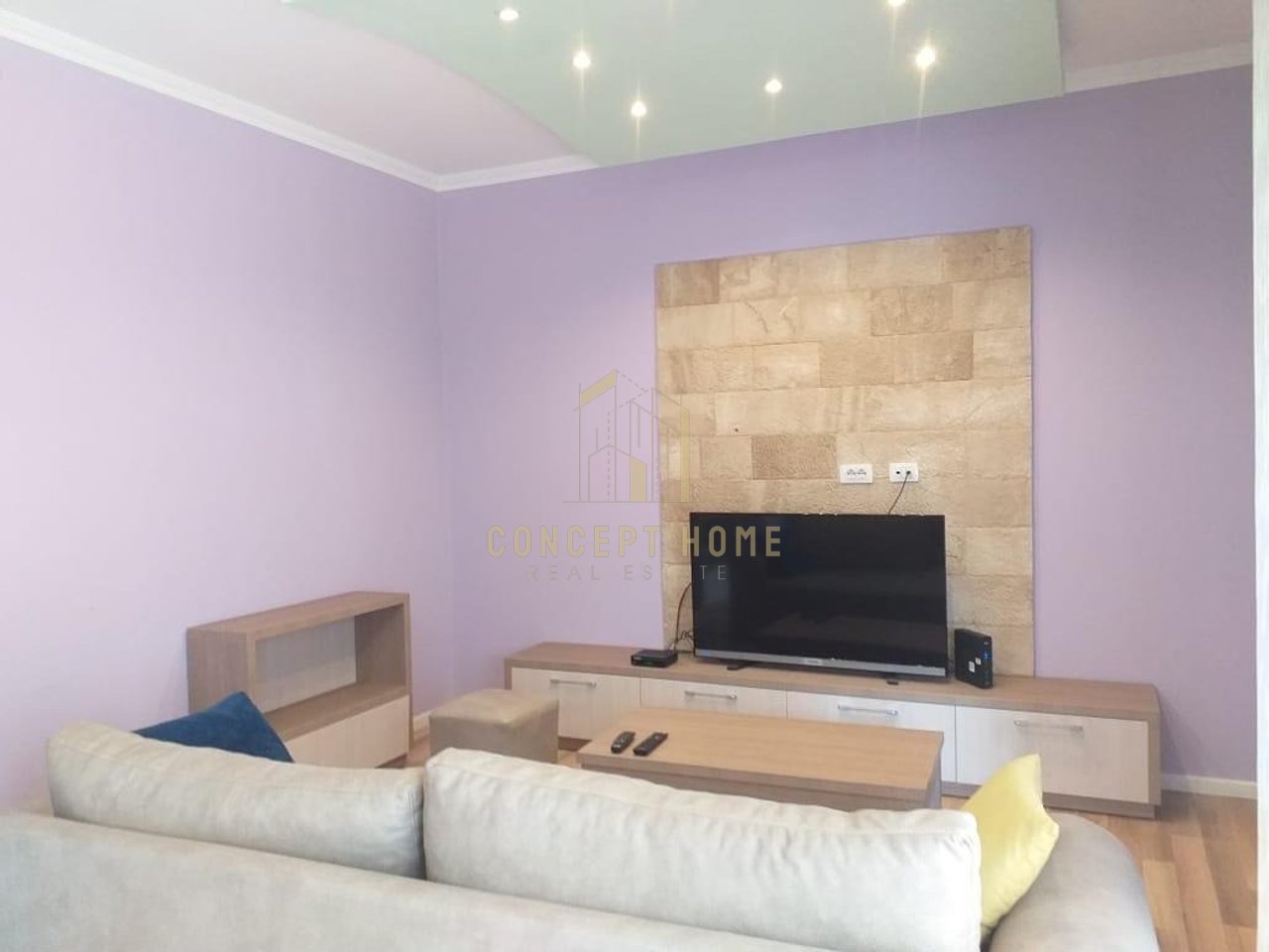 Jepet me qera apartament 1+1 te Pazari i Ri/Cmimi: 700 Euro