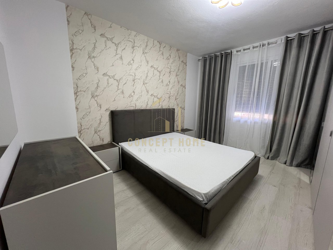 Jepet me qera super apartament 1+1 tek Komuna e Parisit
