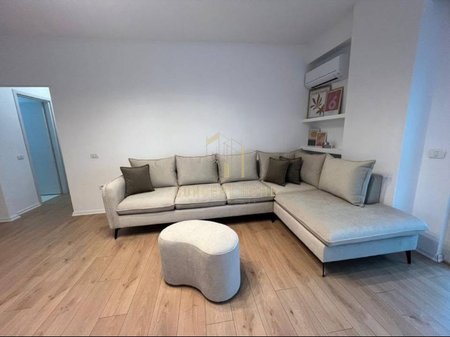 Jepet me qera Apartament 2+1+2 tek Selvia.