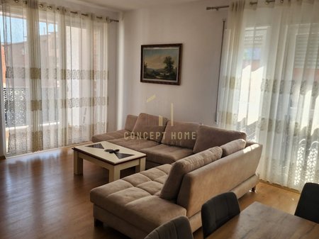 Jepet me qera apartament 2+1+2 tek Rruga e Dibres
