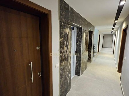 Jepet me qera apartament 1+1 te Pazari i Ri