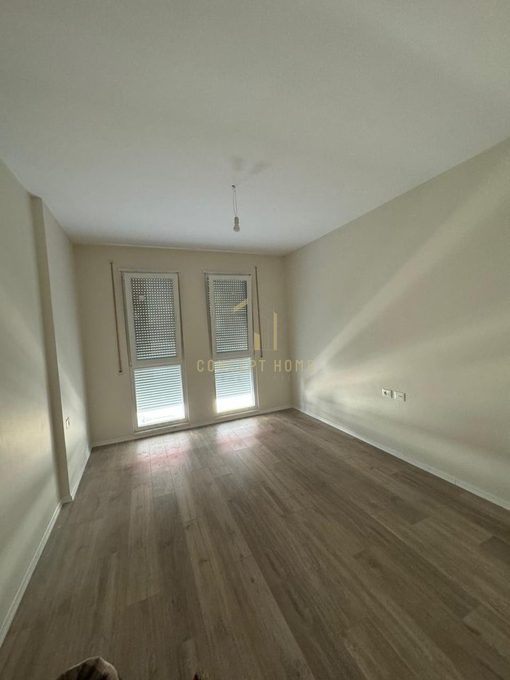 Jepet me qera apartament 2+1+2 tek Univers City/Çmimi: 450 Euro/ muaj
