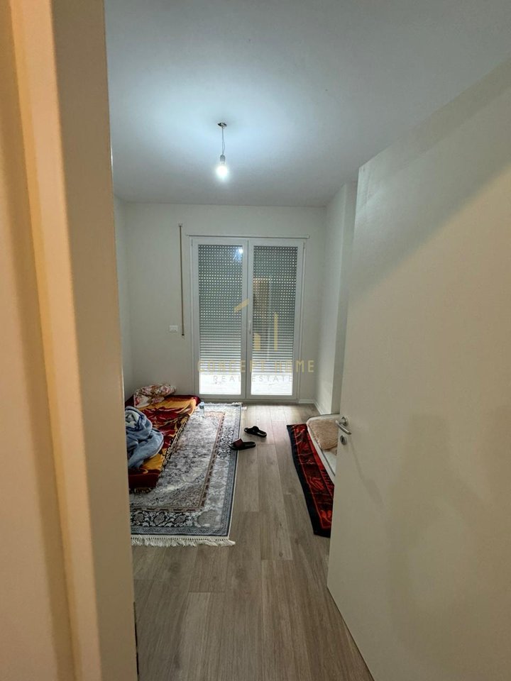 Jepet me qera apartament 2+1+2 tek Univers City/Çmimi: 450 Euro/ muaj