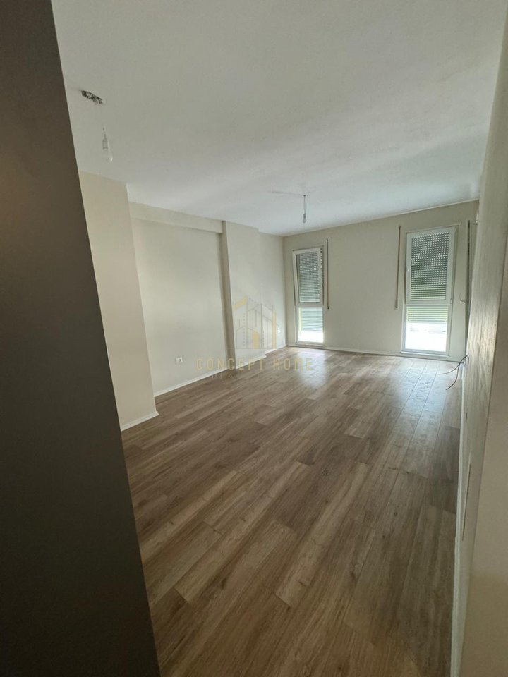 Jepet me qera apartament 2+1+2 tek Univers City/Çmimi: 450 Euro/ muaj
