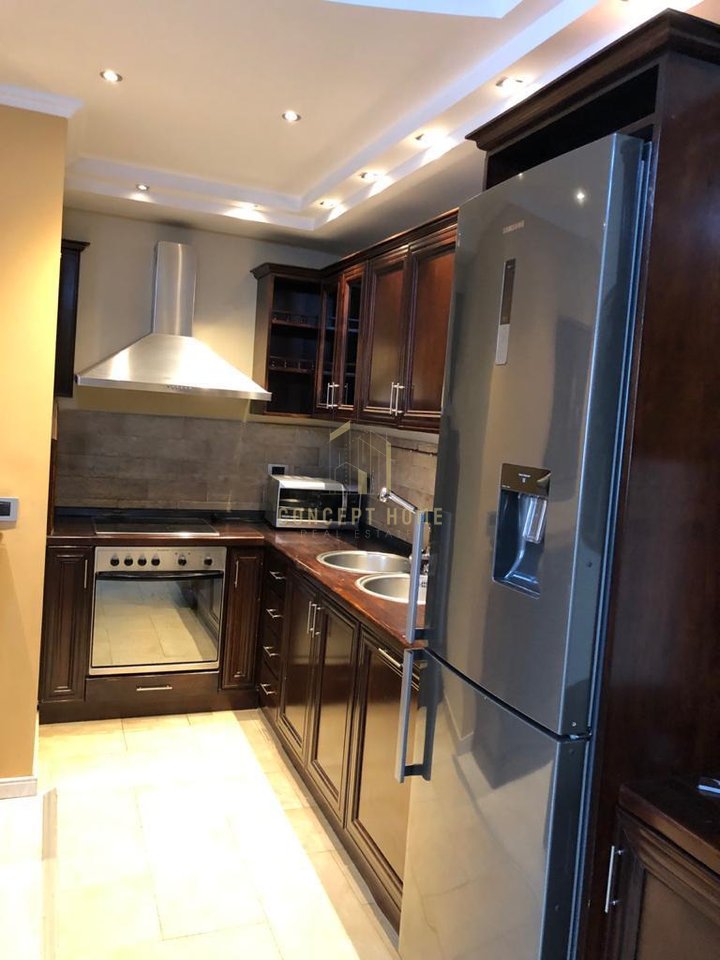 Appartamento 2+1 in Affitto a Bllok, Tirana - 1000€ | 100 m²