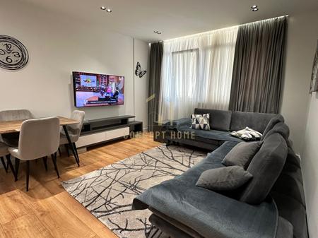 Apartament Luksoz 1+1 Me Qira tek Komuna e Parisit, Tiranë - 700€ | 65 m²