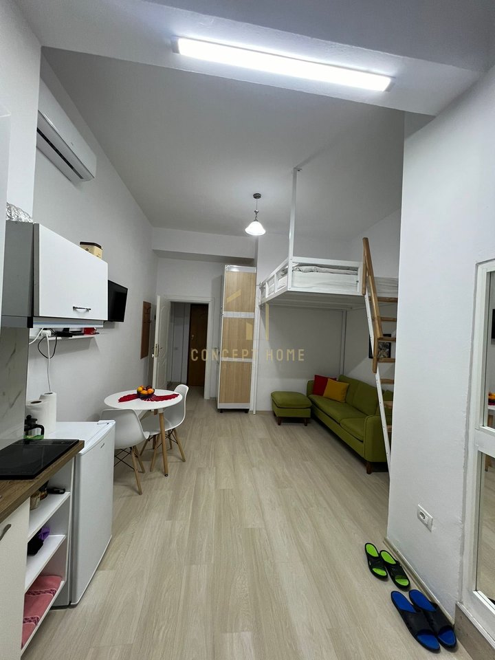 Jepet me qera Gazoniere: Tek Petronini