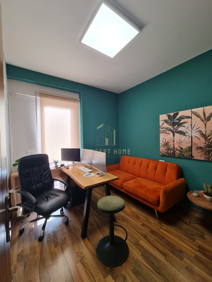 A 4+1 apartment for office rent is available near 21 Dhjetori.
