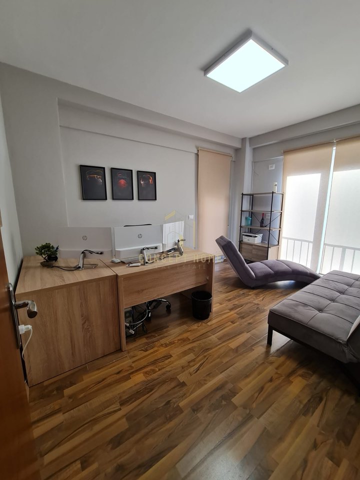 A 4+1 apartment for office rent is available near 21 Dhjetori.
