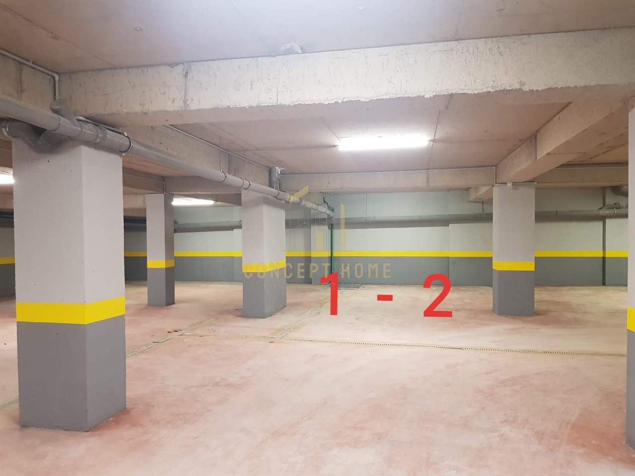 A 4+1 apartment for office rent is available near 21 Dhjetori.