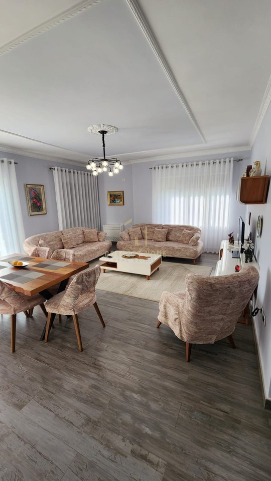 Apartament 3+1+2 Me Qira në Liqeni i Thatë, Tirana - 1500€ | 130 m²