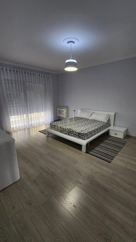 Apartament 3+1+2 Me Qira në Liqeni i Thatë, Tirana - 1500€ | 130 m²