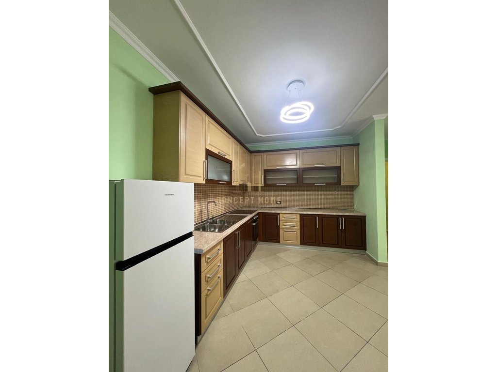 Jepet me qera Apartament 2+1+2 Ne Astir