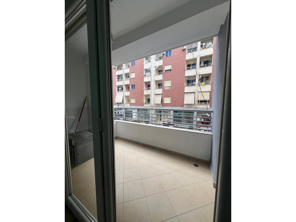 Jepet me qera Apartament 2+1+2 Ne Astir