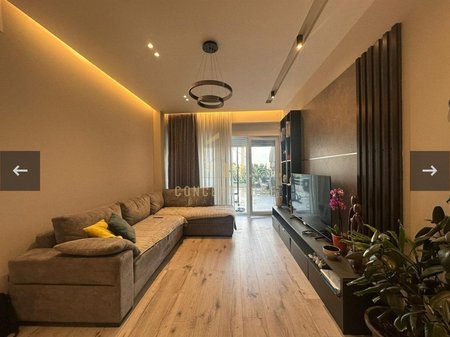 *OKAZION (vetem 7 dite)*
*1240€/m2*
Shitet Triplex  3+1 +3 + Verande tek Rezidenca Kodra Diellit 2