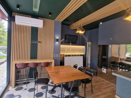 Business premises for rent at Komuna e Parisit