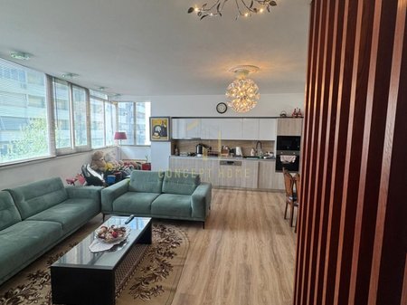 In vendita super Duplex 2+1+2 a Komuna E Parisit/400.000 Euro