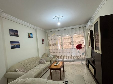 Jepet me qera apartament 1+1ne Astir.