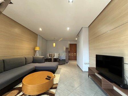 Jepet me qera apartament 1+1 tek Komuna e Parisit