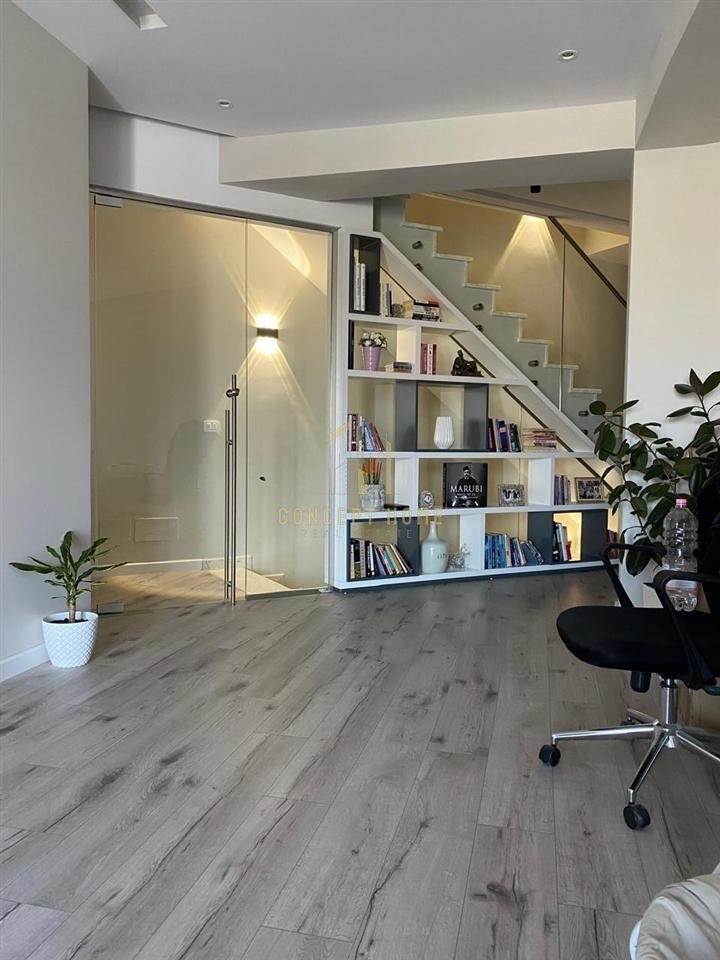 Triplex in vendita 3+1 +3 + Verande a Kodra Diellit Residence 2