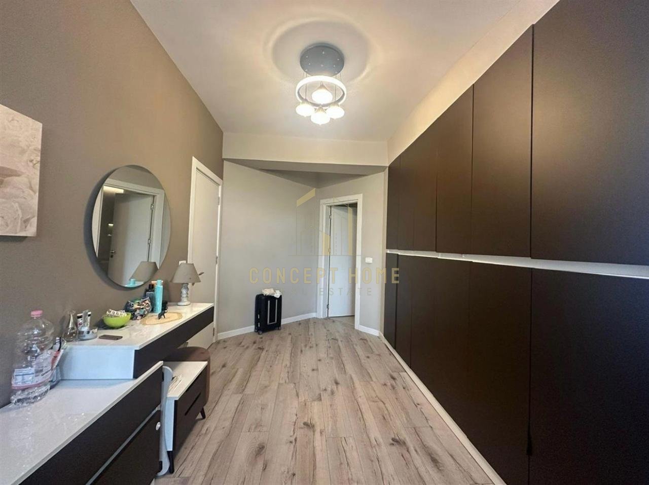 *OKAZION (vetem 7 dite)*
*1240€/m2*
Shitet Triplex  3+1 +3 + Verande tek Rezidenca Kodra Diellit 2