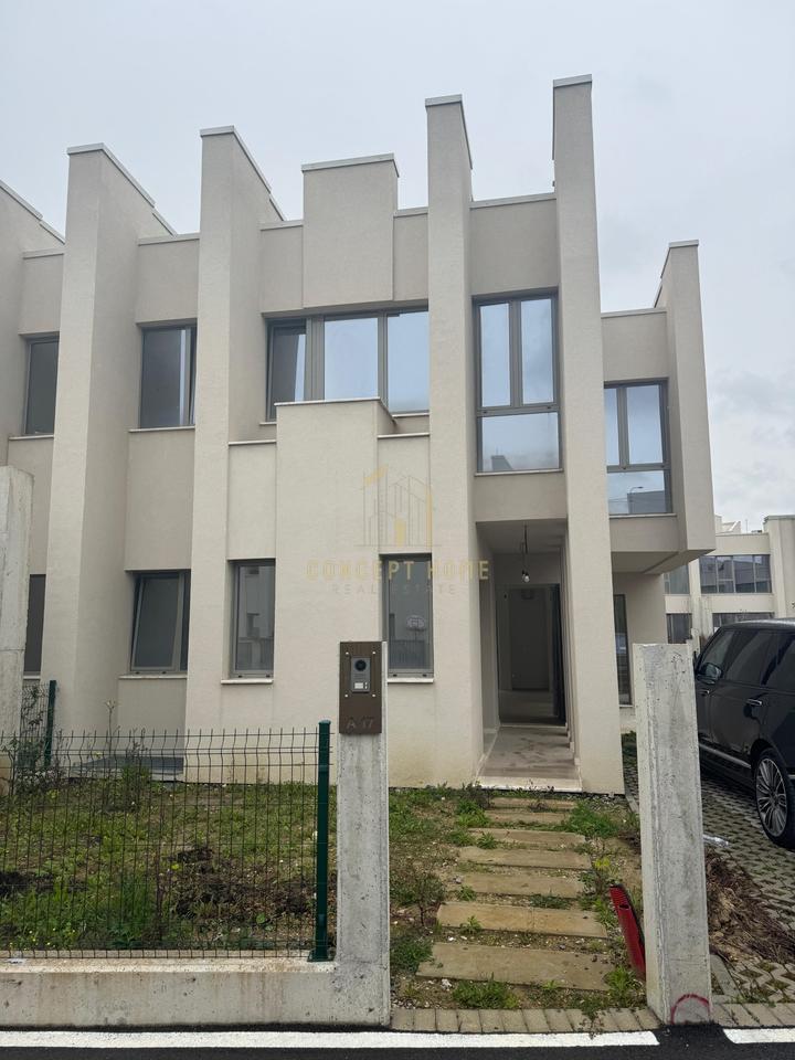 Affittasi villa con 2 posti auto - Non arredata a Green Valley