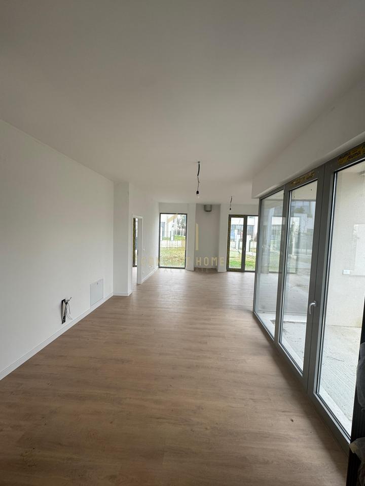 Affittasi villa con 2 posti auto - Non arredata a Green Valley