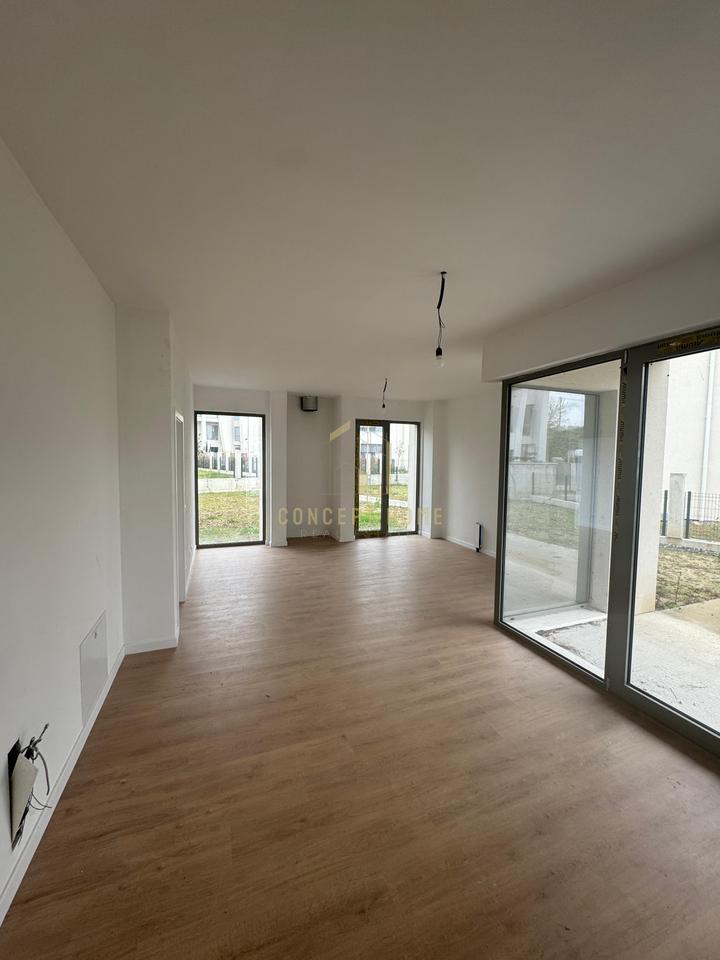 Affittasi villa con 2 posti auto - Non arredata a Green Valley