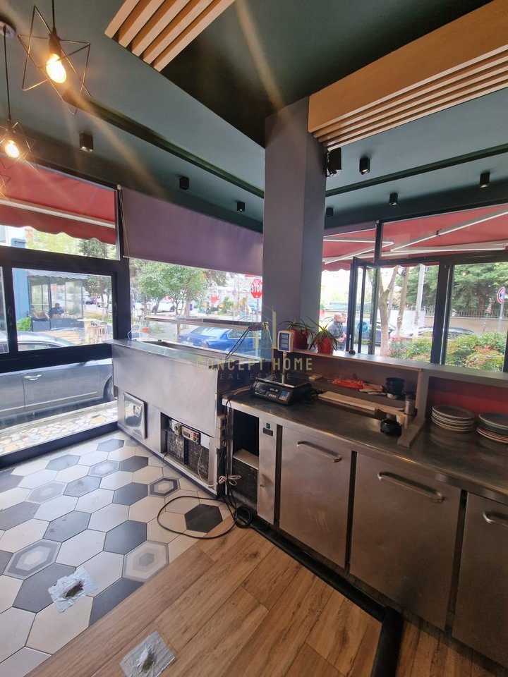 Business premises for rent at Komuna e Parisit