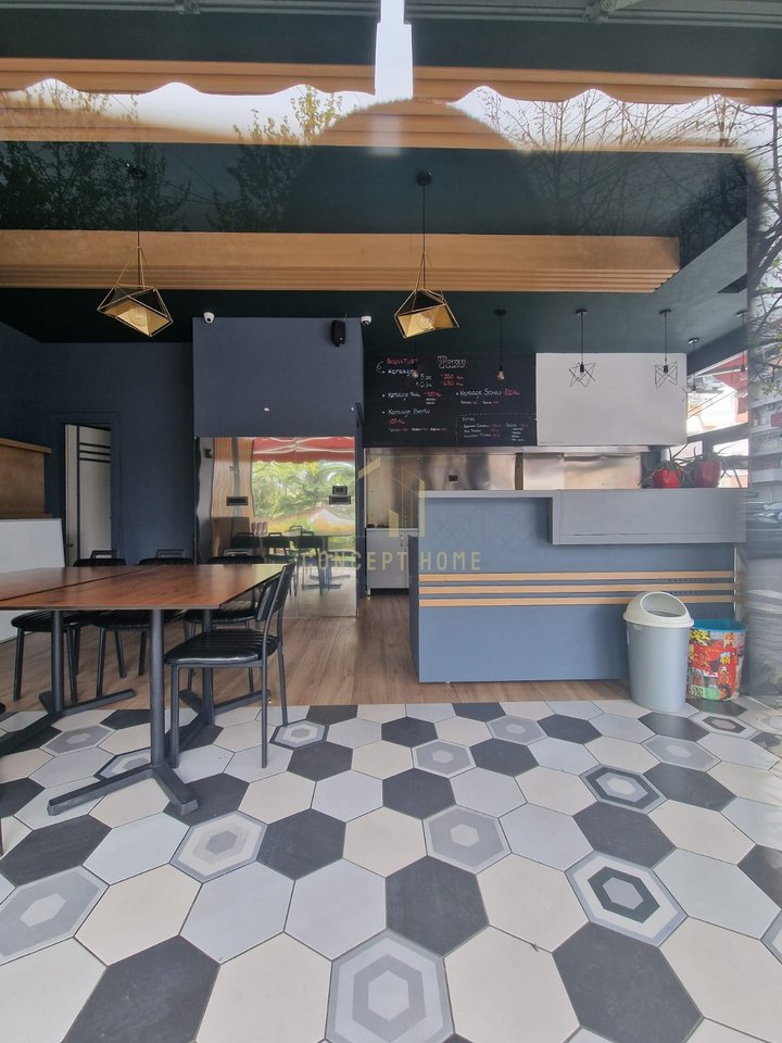 Business premises for rent at Komuna e Parisit