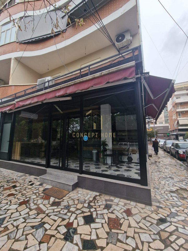 Business premises for rent at Komuna e Parisit