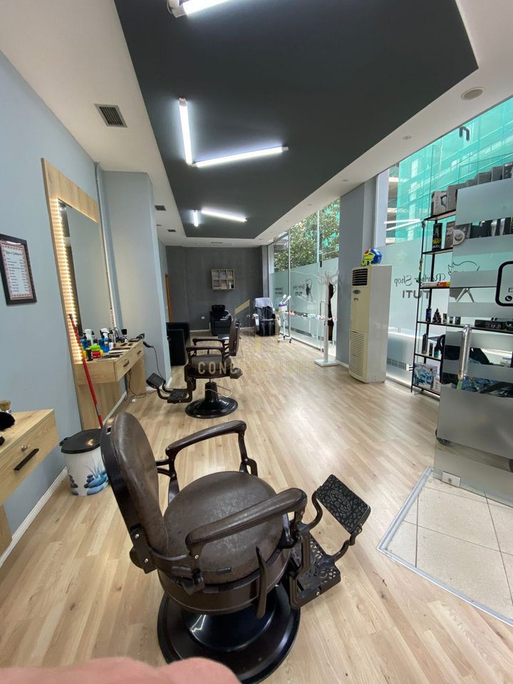 Jepet ambient me qera tek  Komuna e Parisit/1500€