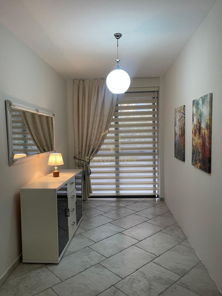 Jepet Shtepi Private me qera tek Pazari i Ri/65,000 lek