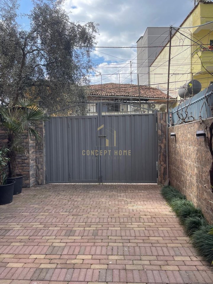 Jepet Shtepi Private me qera tek Pazari i Ri/65,000 lek