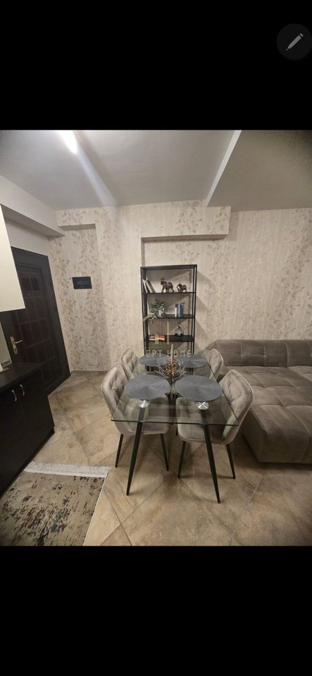 Jepet me qera Apartament 1+1 ne Qender