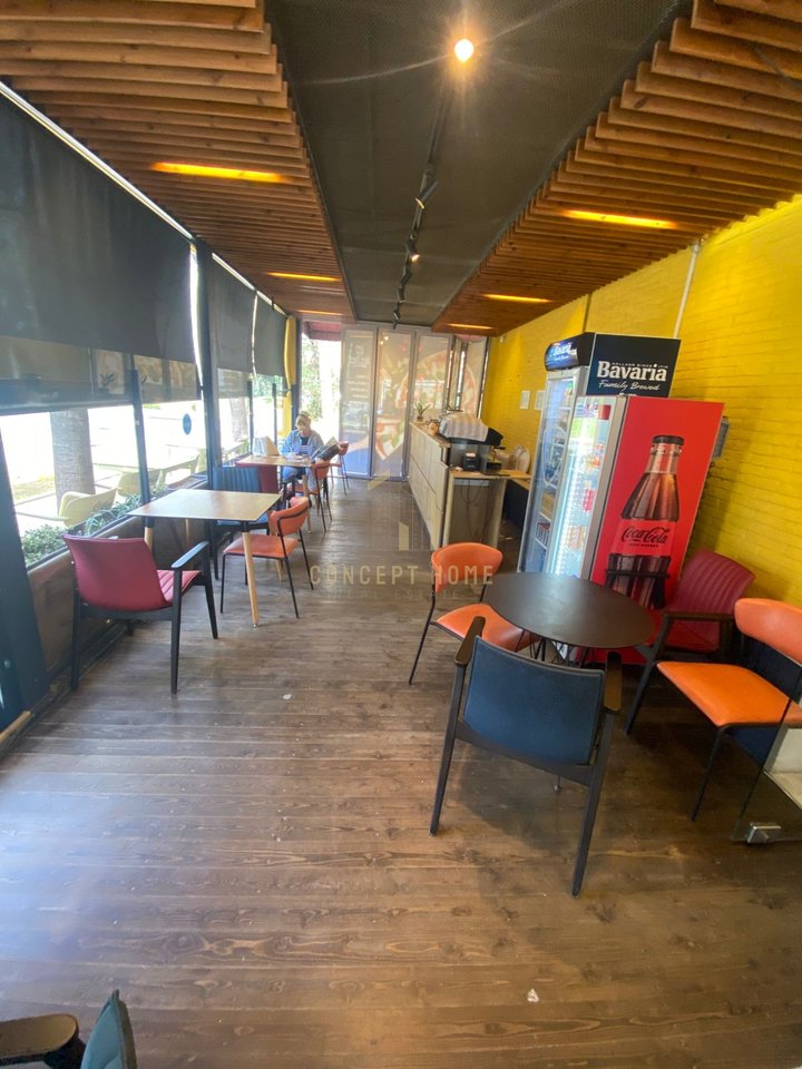 Shitet biznesi i nje Fast Food Pizza- Bulevardi Bajram Curri , Tiranë - 25000€ | 150 m²