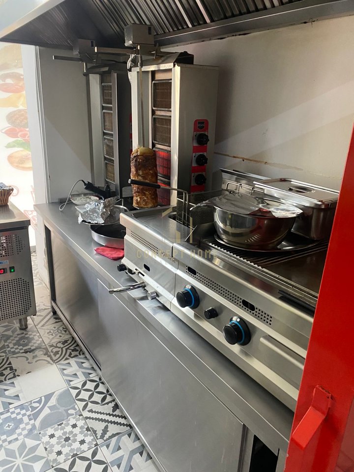 Shitet biznesi i nje Fast Food Pizza- Bulevardi Bajram Curri , Tiranë - 25000€ | 150 m²