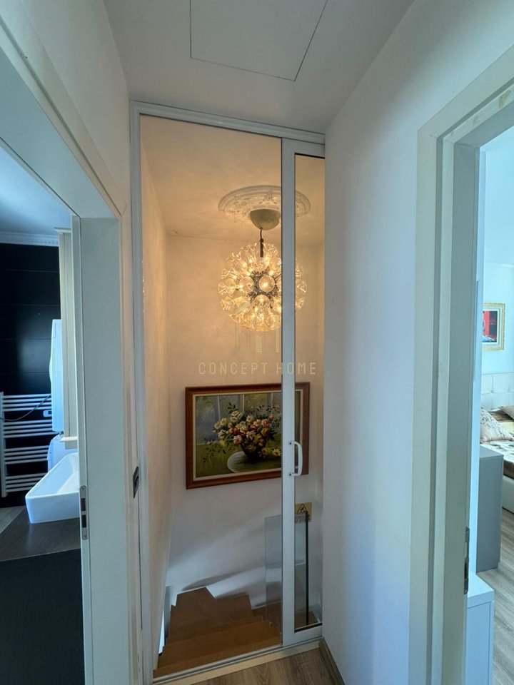 In vendita super Duplex 2+1+2 a Komuna E Parisit/400.000 Euro