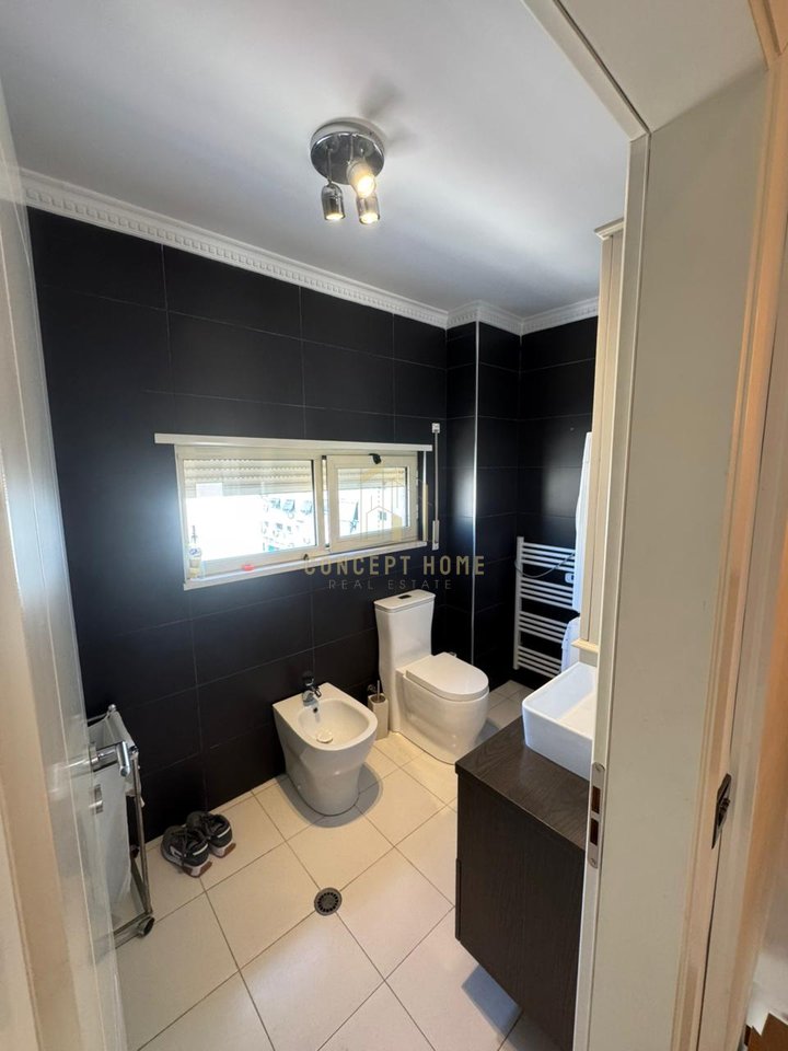 In vendita super Duplex 2+1+2 a Komuna E Parisit/400.000 Euro