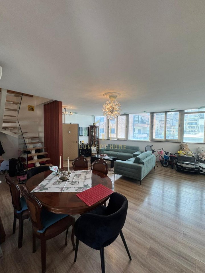 In vendita super Duplex 2+1+2 a Komuna E Parisit/400.000 Euro