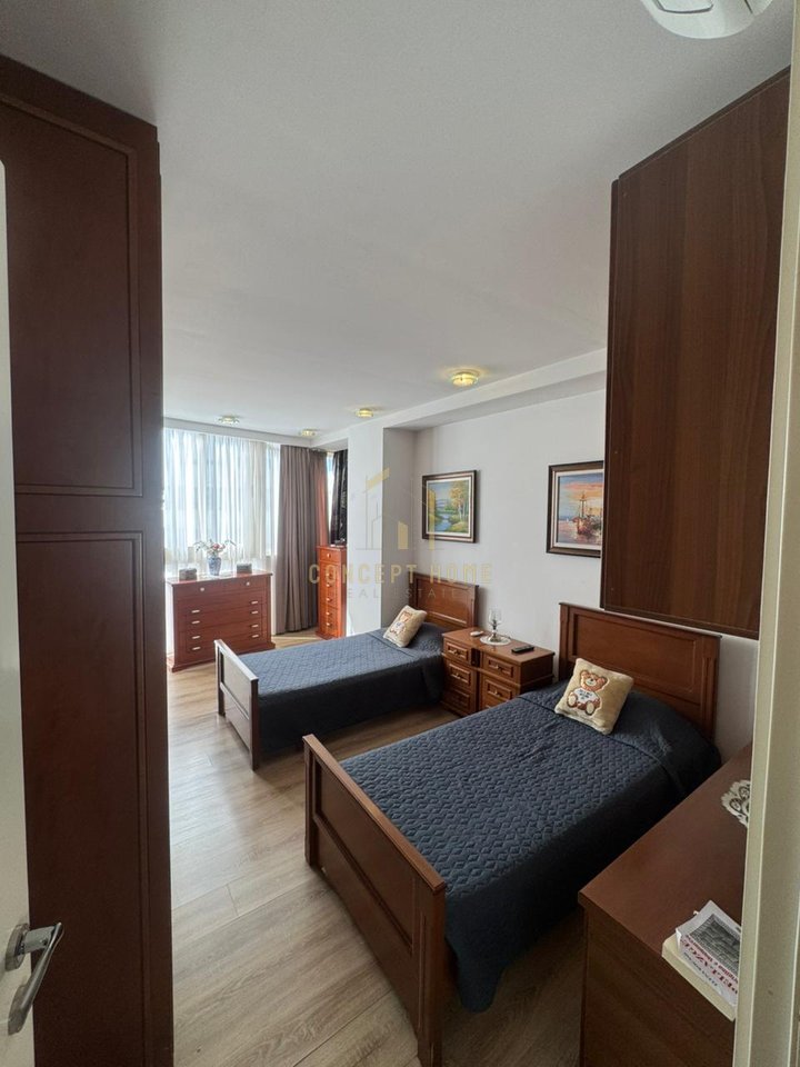 In vendita super Duplex 2+1+2 a Komuna E Parisit/400.000 Euro