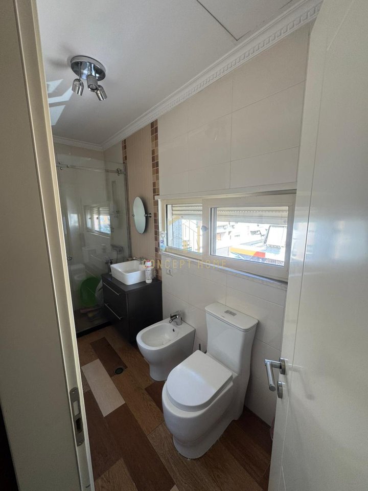 In vendita super Duplex 2+1+2 a Komuna E Parisit/400.000 Euro