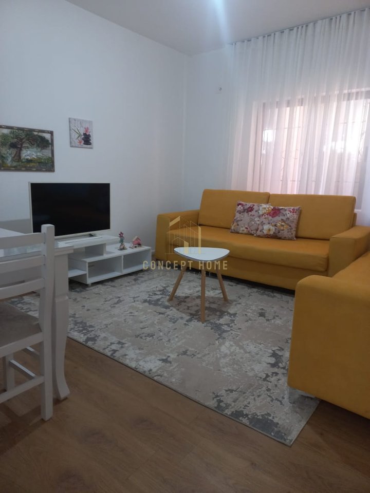 Jepet me qera shtepi 1+1+ Parkim ne 5 Maj.