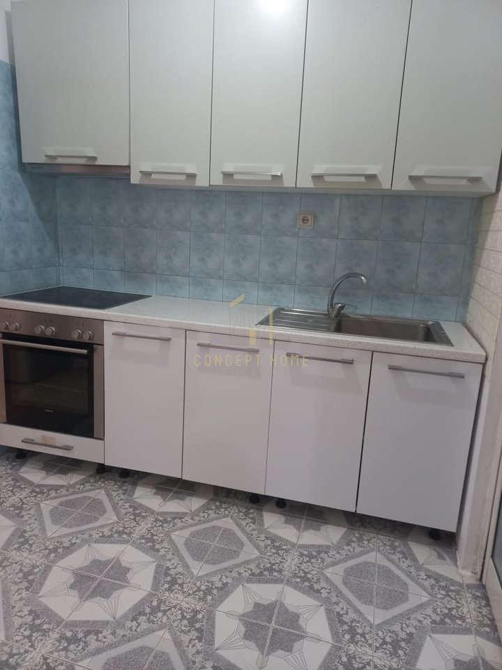 Jepet me qera shtepi 1+1+ Parkim ne 5 Maj.