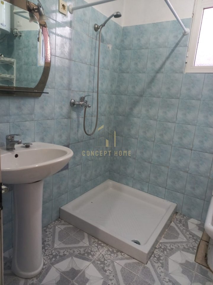 Jepet me qera shtepi 1+1+ Parkim ne 5 Maj.