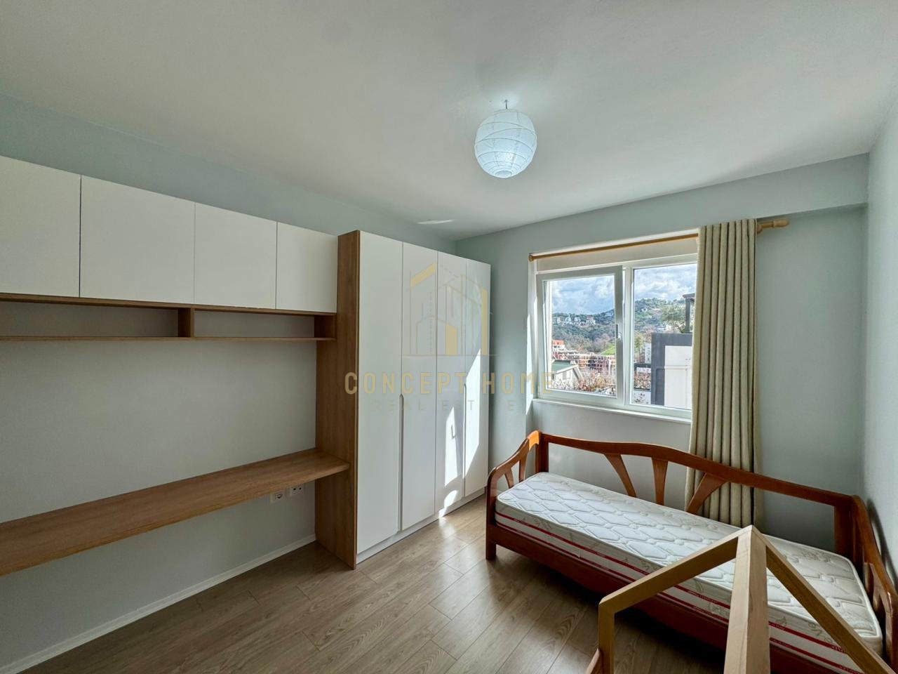 Shitet apartament 2+1+2 tek Kompelksi FZ, Liqeni i Thate